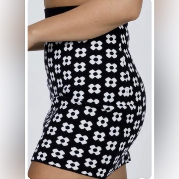 Princess Polly Adora Mini Skirt in Black with White Flowers - Picture 2 of 10